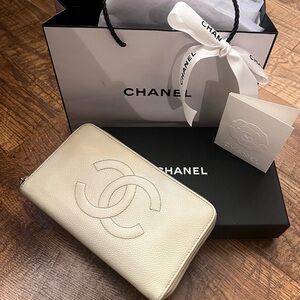 Authentic Chanel CC Caviar Skin Leather Zip Around Zippy Long Wallet